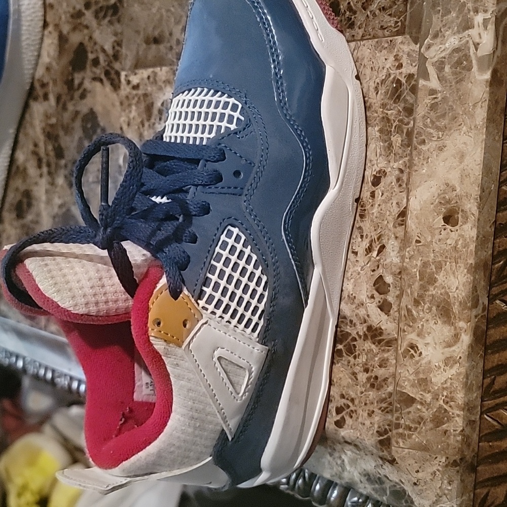 Shoes - Picture 2 of 4